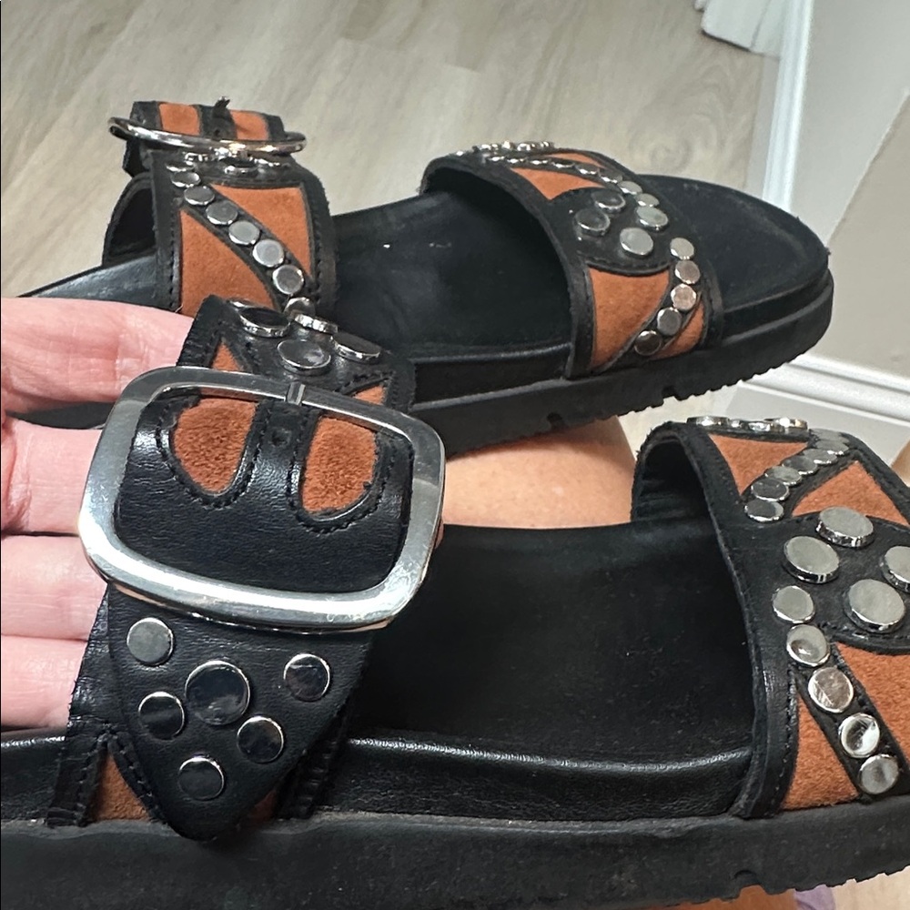 Free People size 9 large buckle studded leather sandals brown and black - Picture 5 of 6